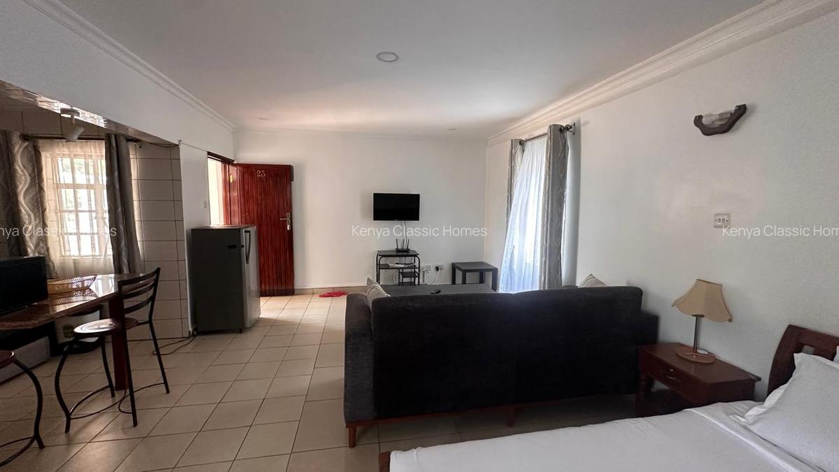 Serviced Studio Apartment with En Suite at Lavington - 6