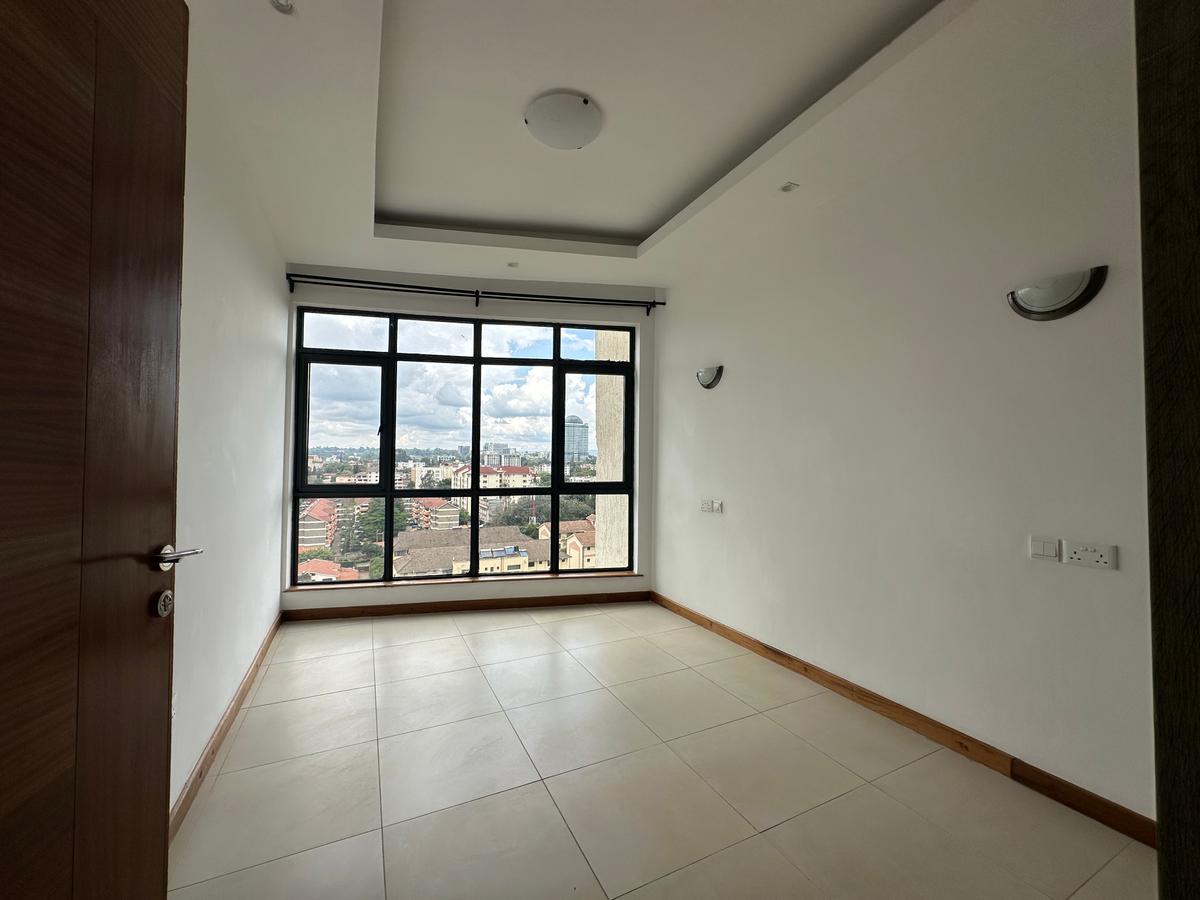 Serviced 2 Bed Apartment with En Suite in Westlands Area - 9