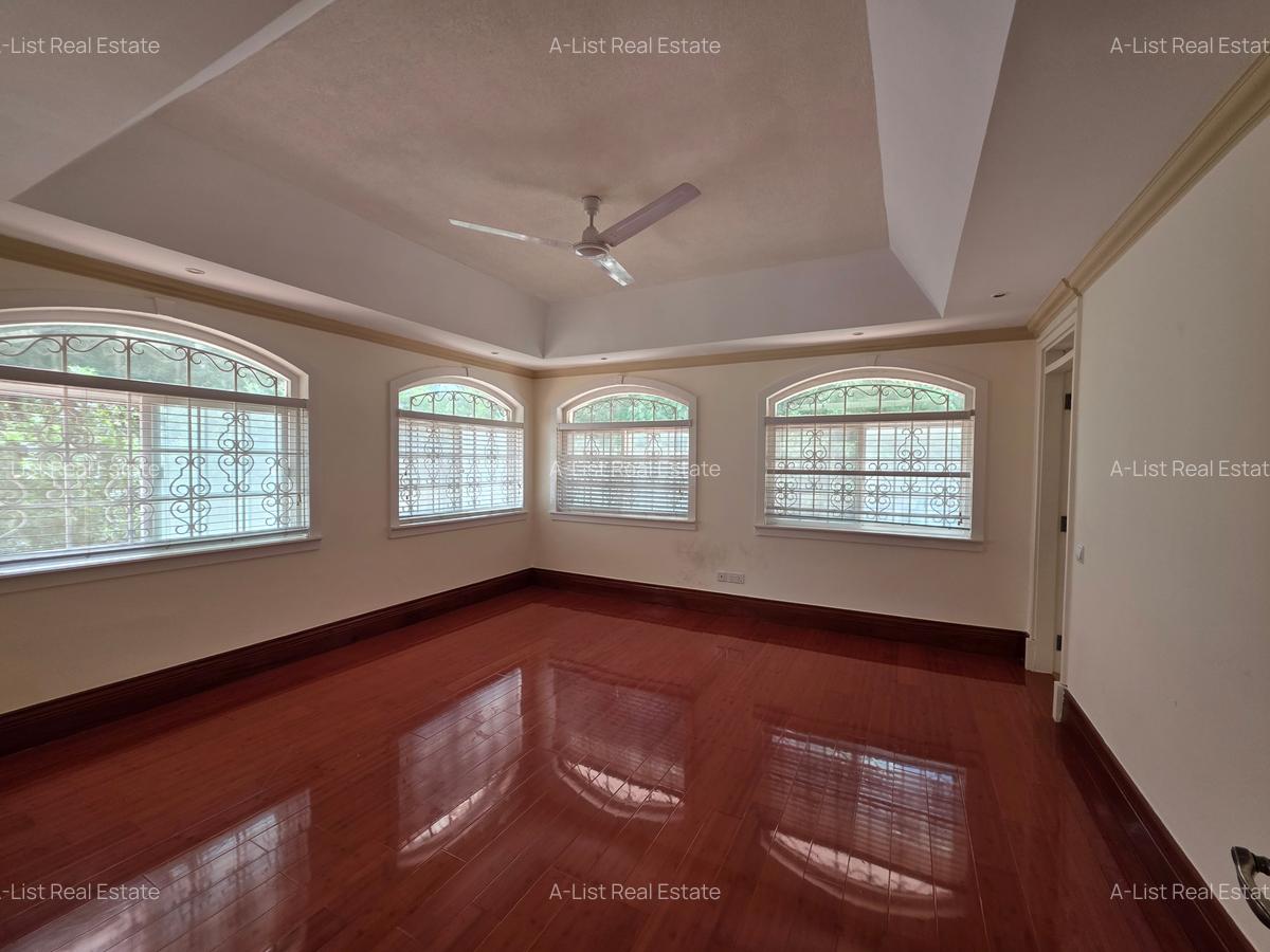 4 Bed Townhouse with En Suite at Kitisuru Road - 17