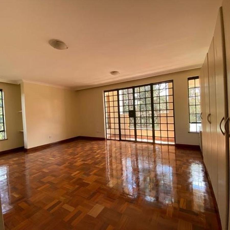 5 Bed House with En Suite at Lavington - 6