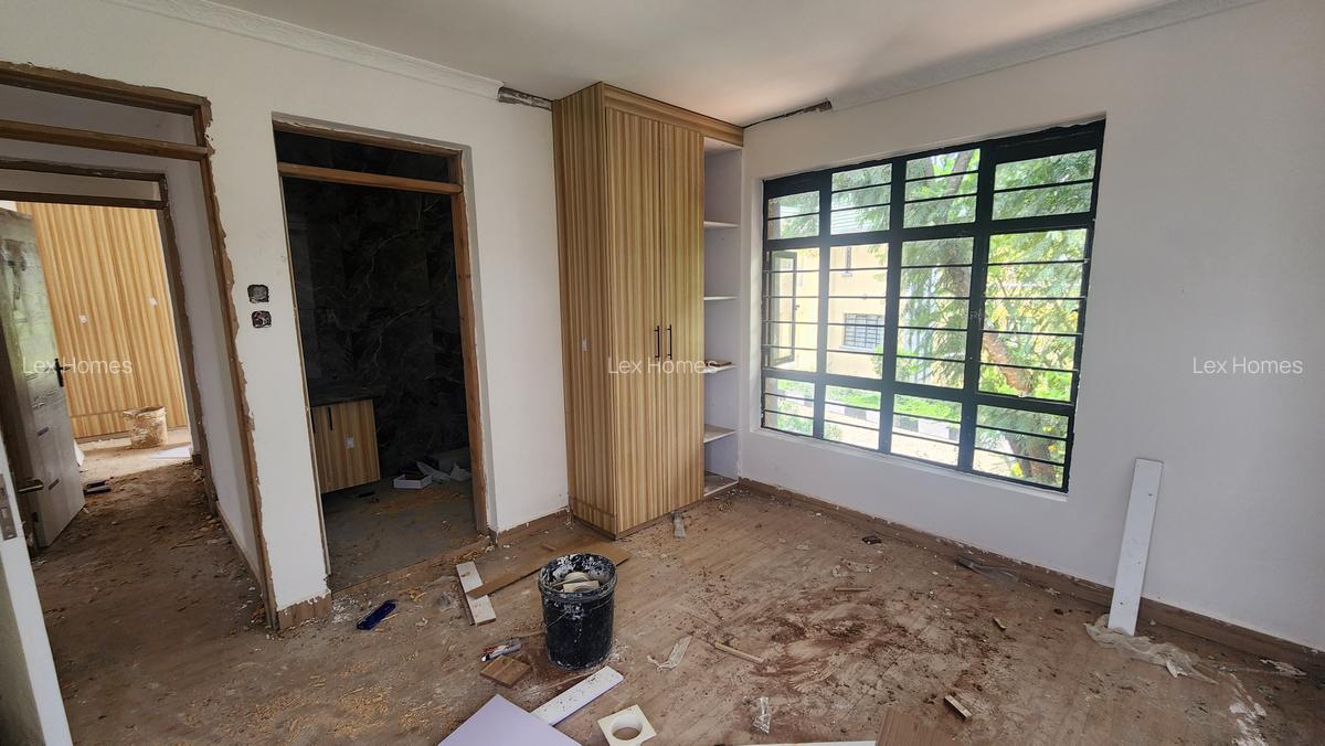 4 Bed House with En Suite at Parkplace - 13