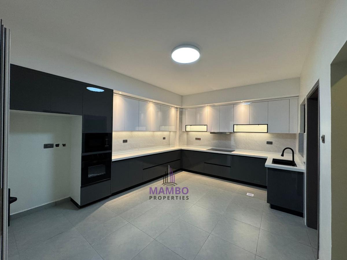 3 Bed Apartment with En Suite at 4Th Avenue - 12