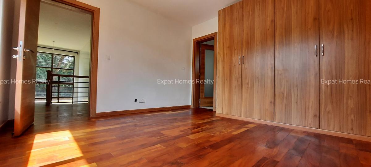 5 Bed Villa with En Suite in Lavington - 4