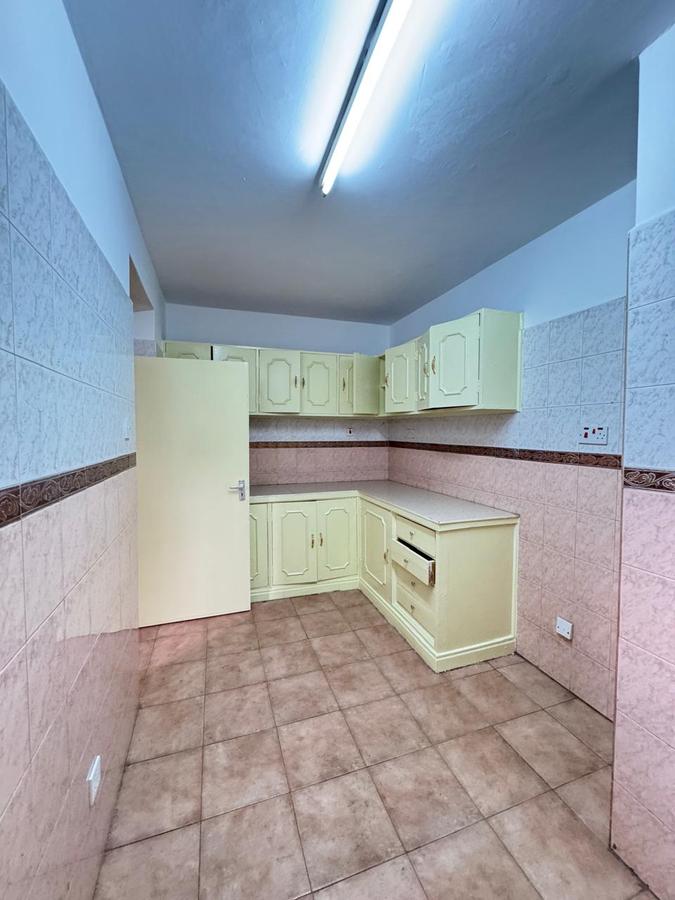 3 Bed Apartment with En Suite in Kilimani - 20