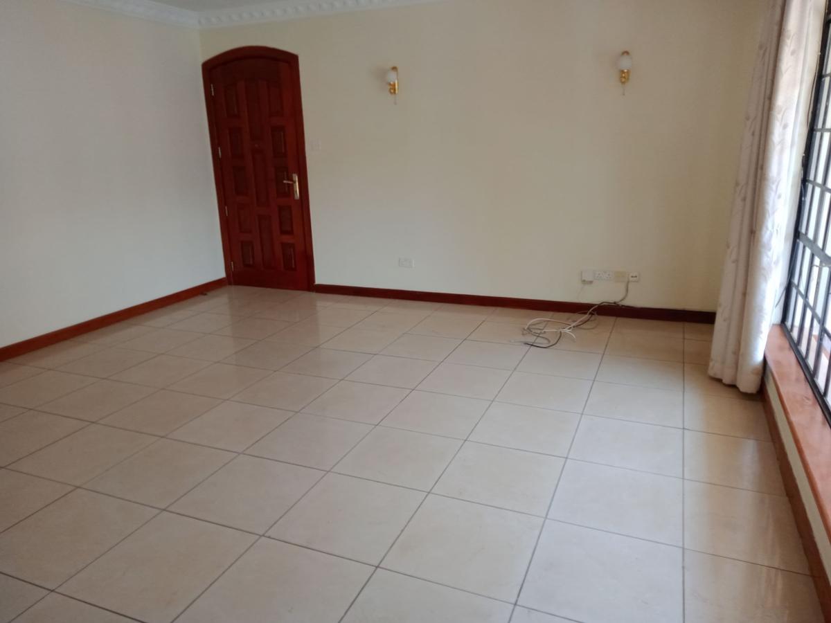 3 Bed Apartment with En Suite at Brookside Area - 2