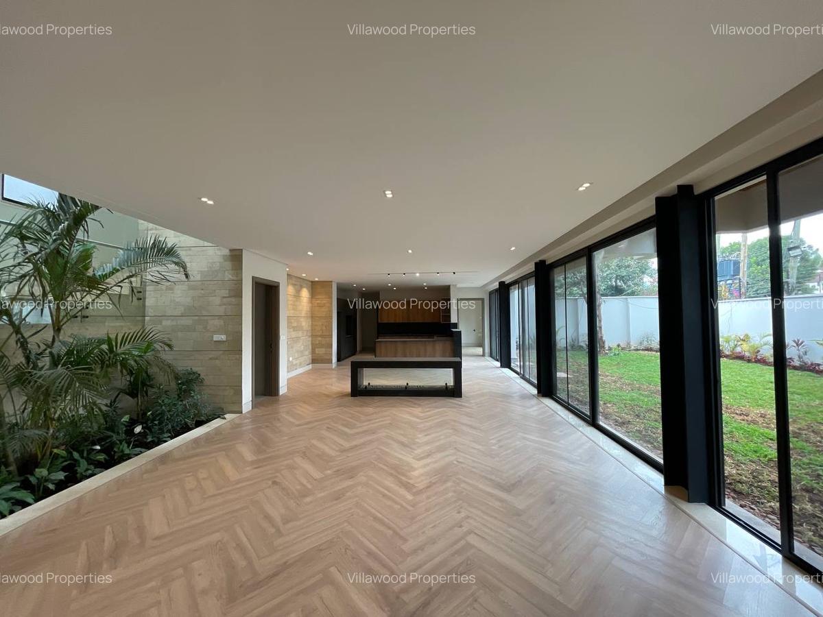 5 Bed Villa with En Suite in Spring Valley - 2