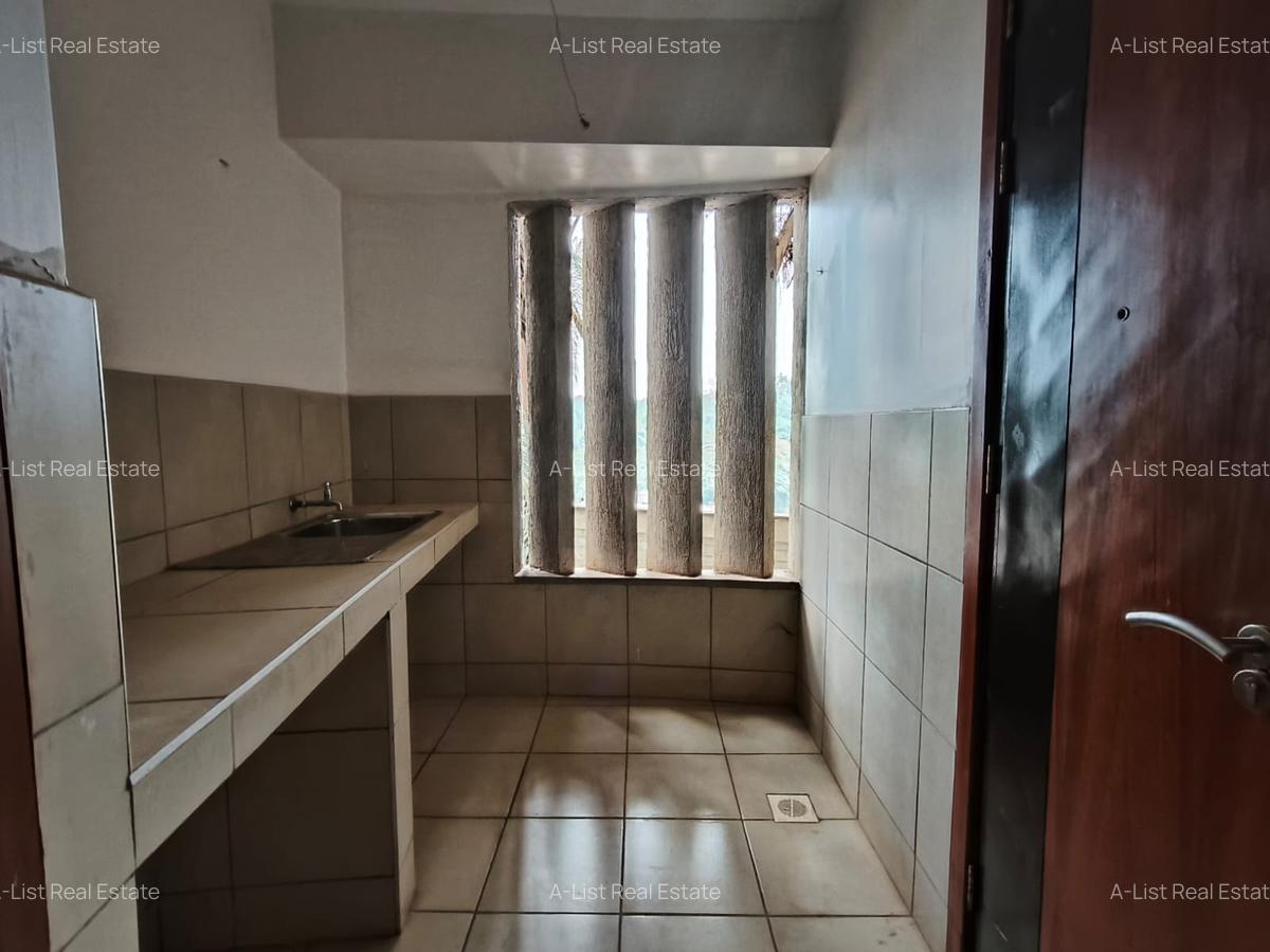 3 Bed Apartment with En Suite at 5Th Street - 17