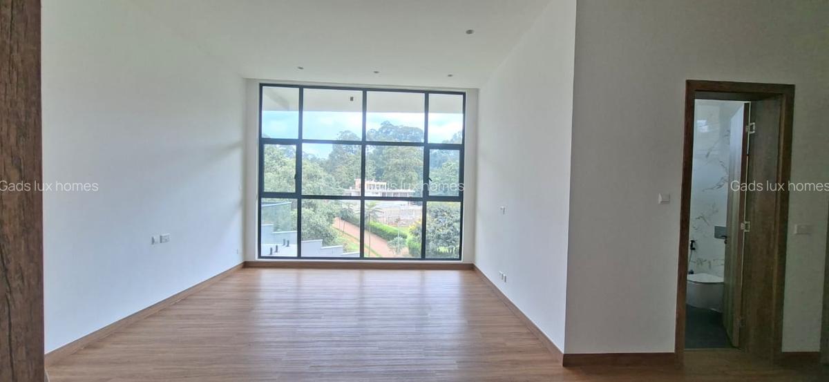 5 Bed Villa with En Suite at Nyari - 9