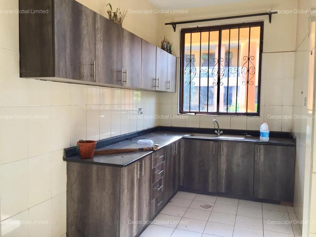 5 Bed House with En Suite in Spring Valley - 16