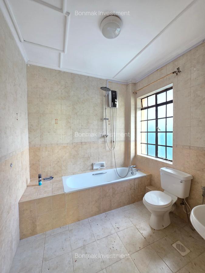 4 Bed Townhouse with En Suite at Lavington Green. - 16