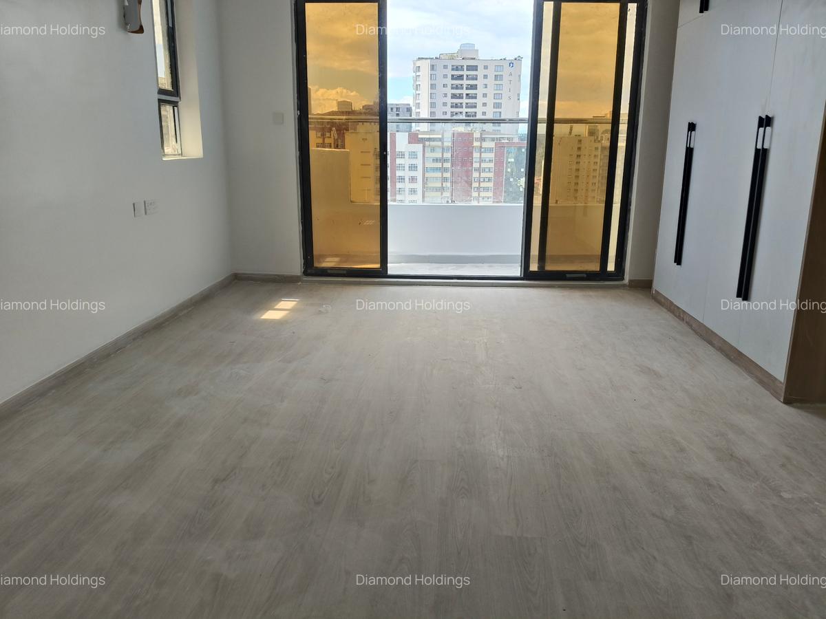 5 Bed Apartment with En Suite in Parklands - 3