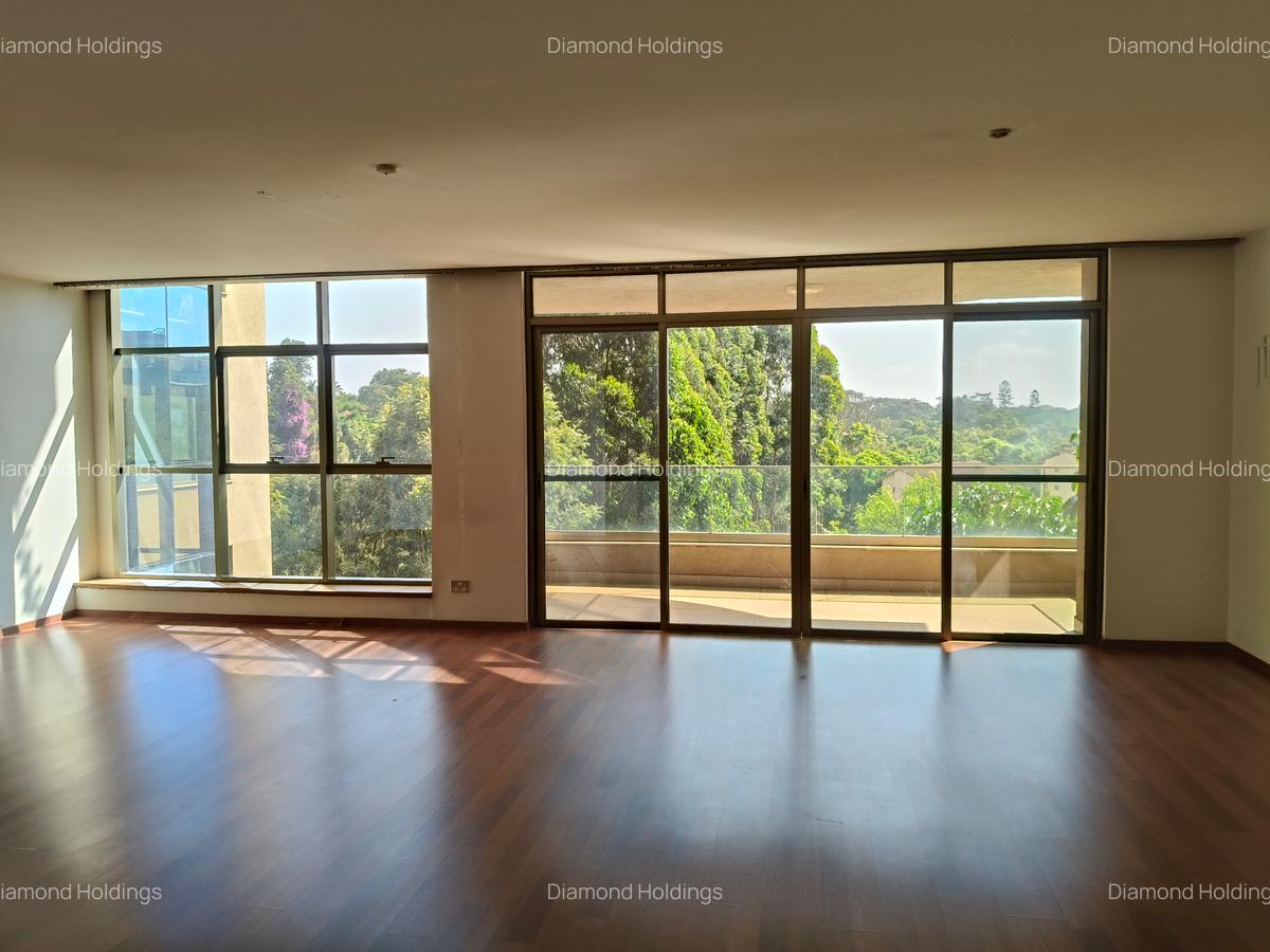 3 Bed Apartment with En Suite at Parklands - 10