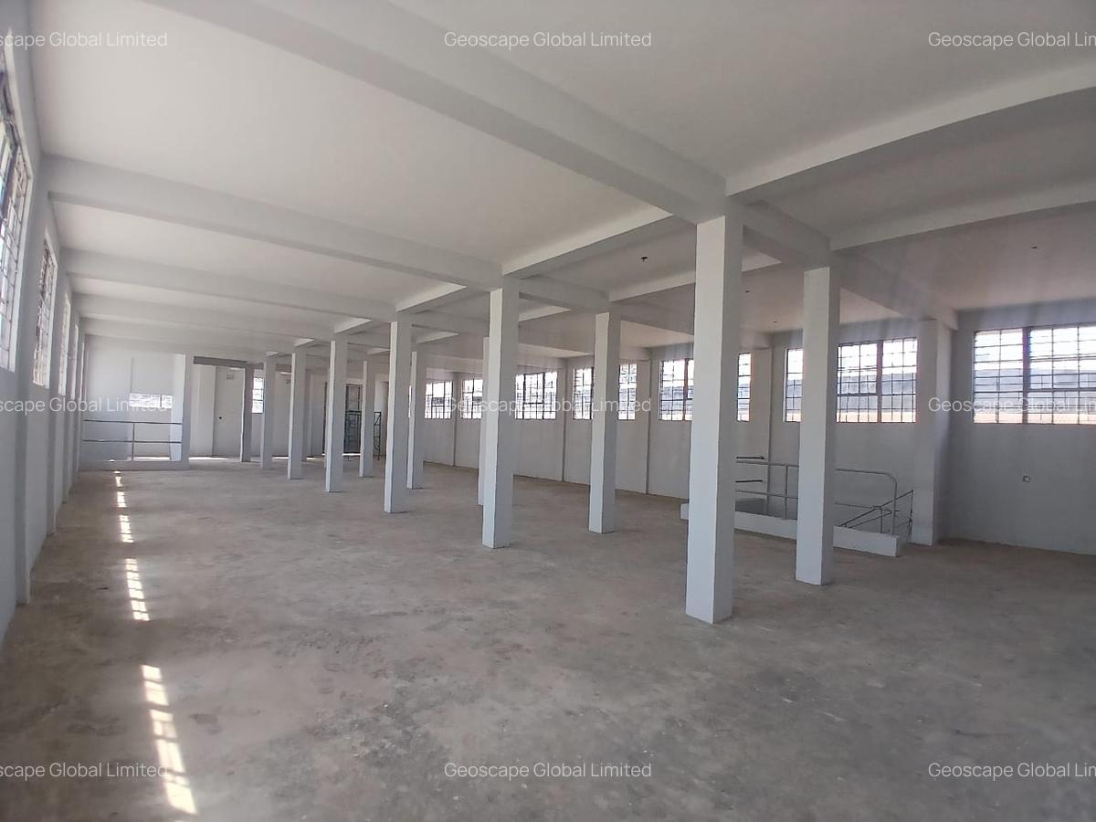 7,000 ft² Warehouse with Parking in Industrial Area - 2