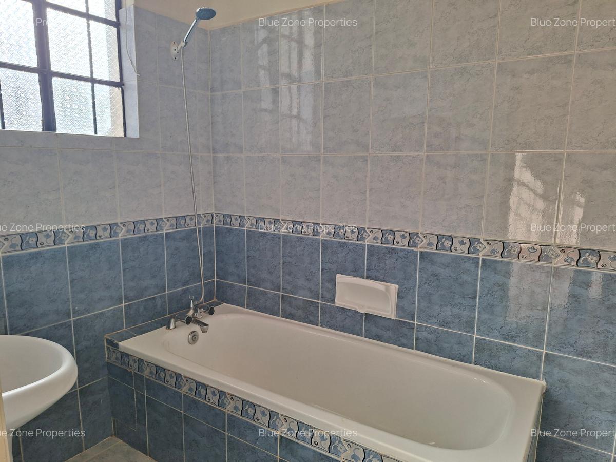 4 Bed House with En Suite at Off Mimosa Rd - 12