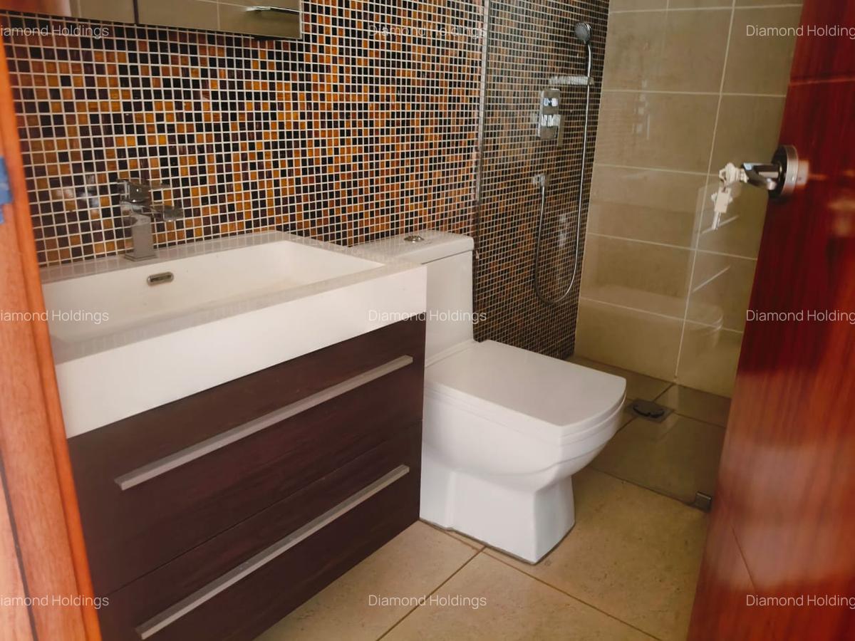 3 Bed Apartment with En Suite at Parklands - 8