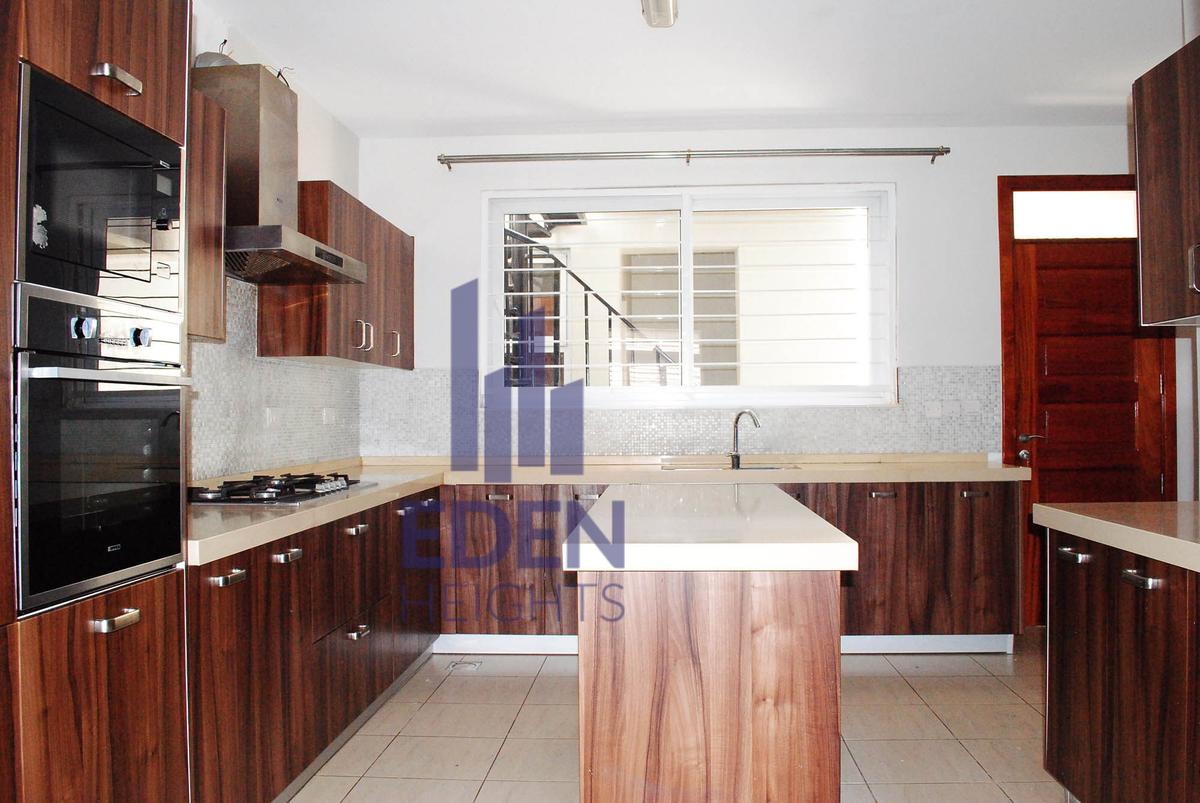 5 Bed Townhouse with En Suite in Lavington - 5