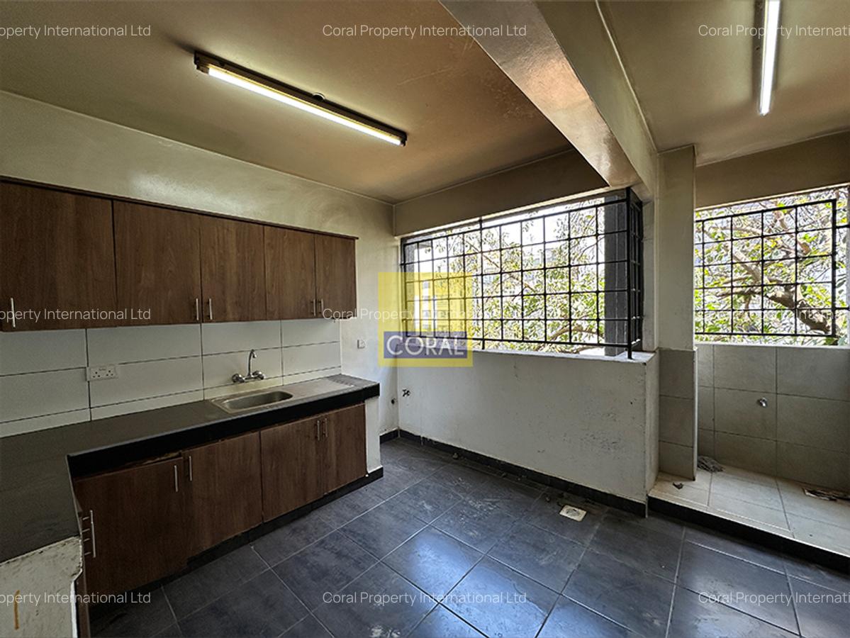 4 Bed Apartment in Parklands - 8