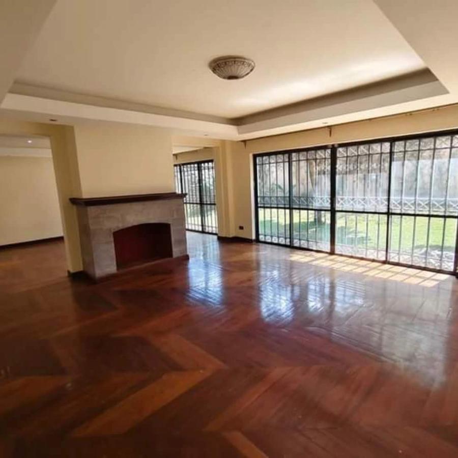 5 Bed Townhouse with En Suite at Lavington - 2