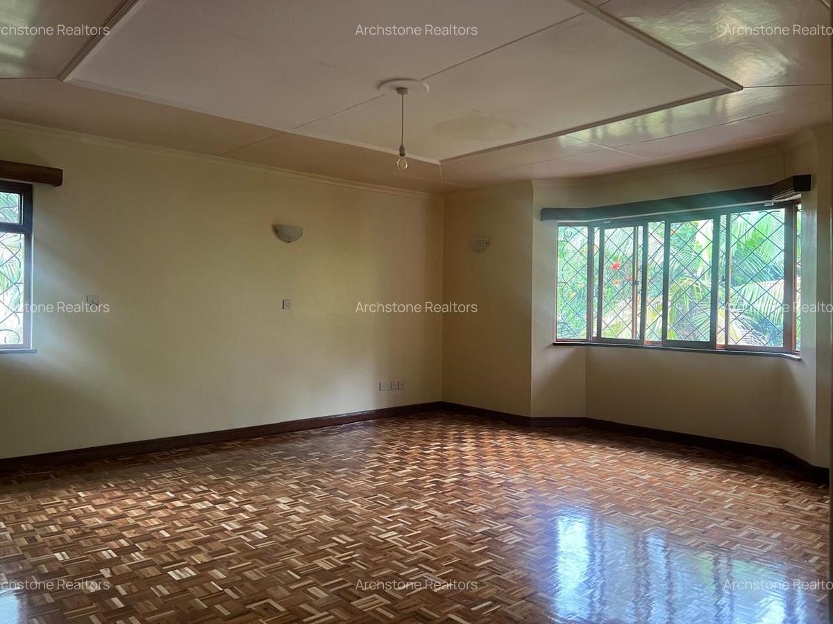 4 Bed Townhouse with En Suite in Brookside - 3