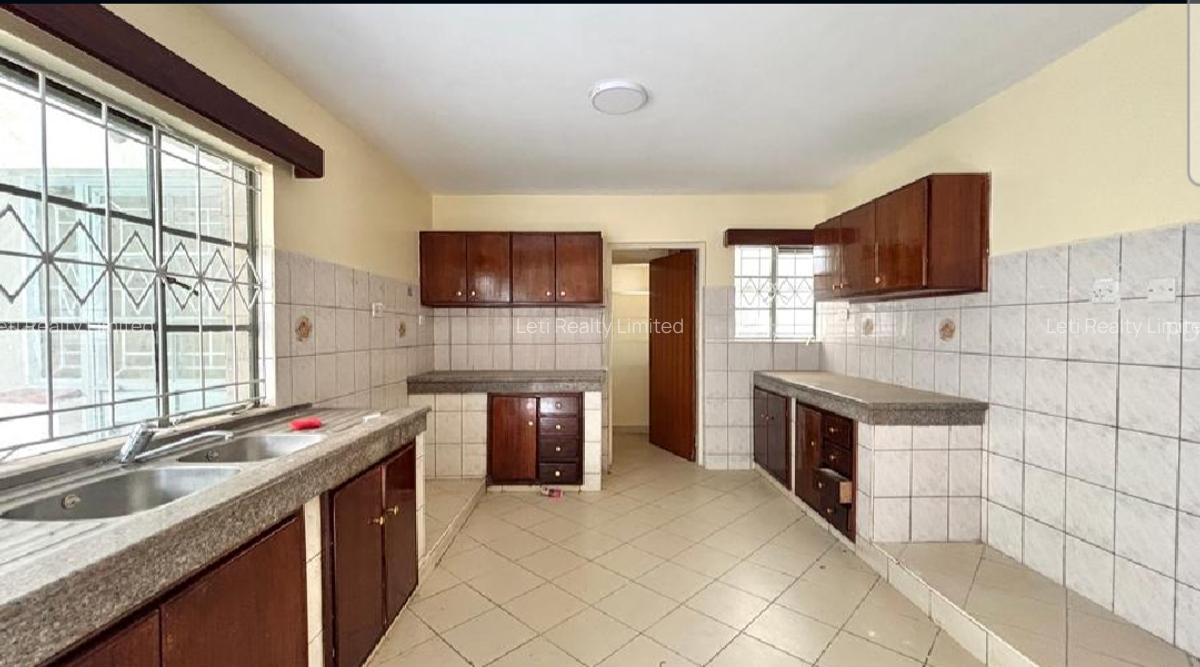5 Bed Townhouse with En Suite in Lavington - 6
