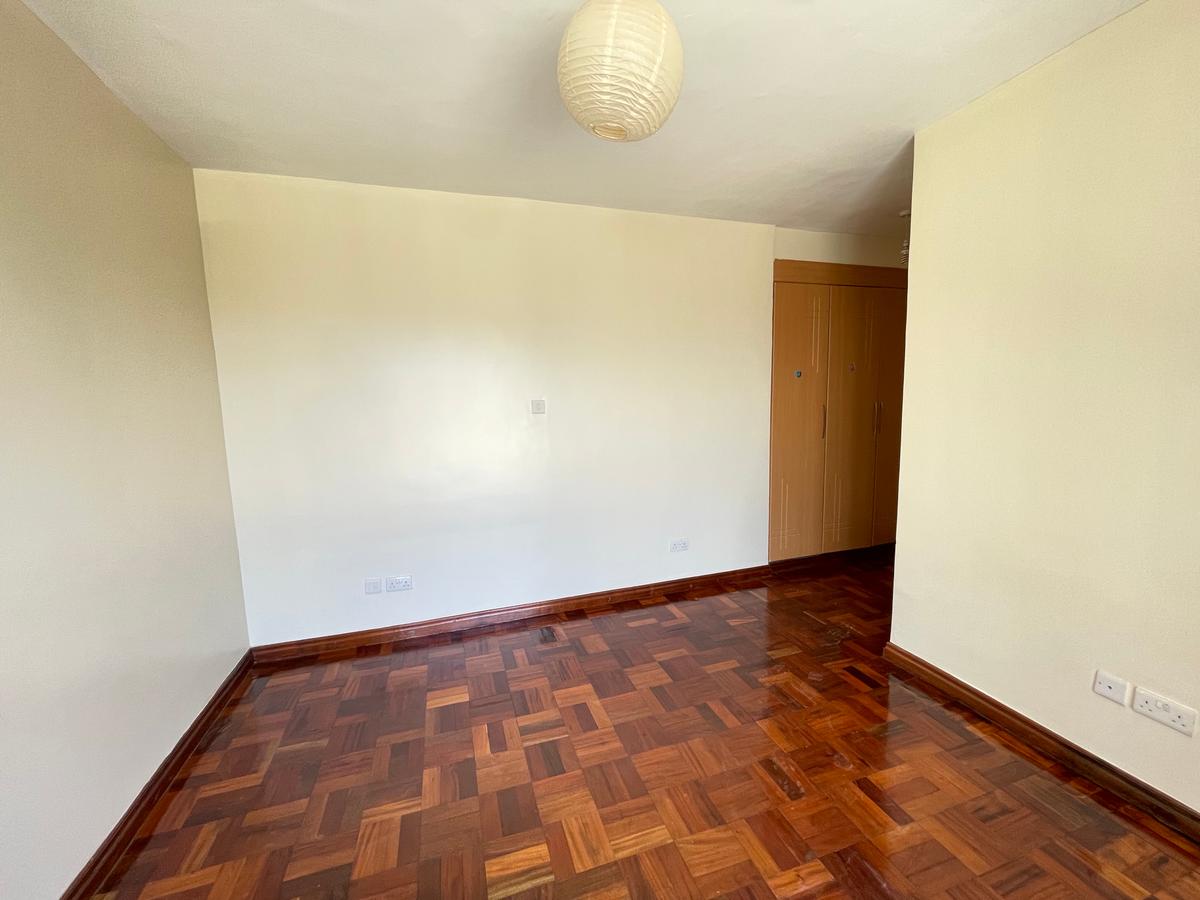 2 Bed Apartment with En Suite in Lavington - 10