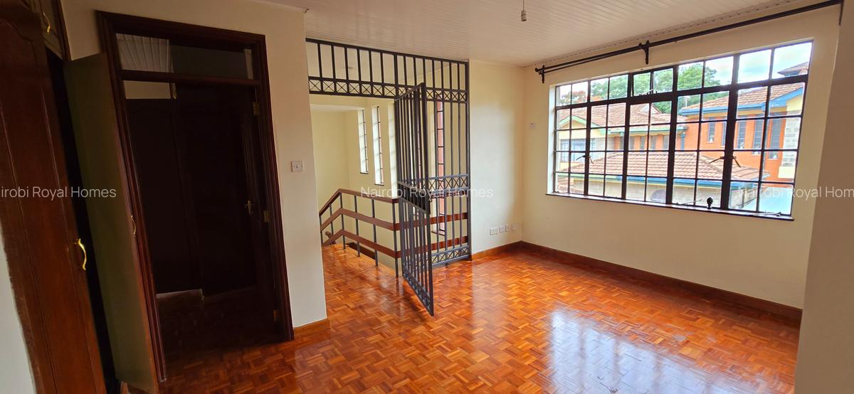 4 Bed Townhouse with En Suite at Lavington James Gichuru - 10