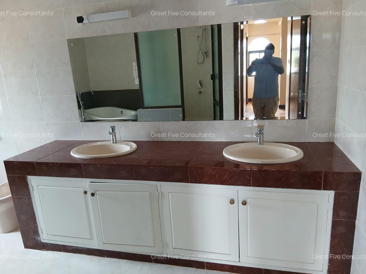 5 Bed Villa with En Suite in Gigiri - 19