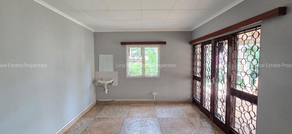 4 Bed House with En Suite in Kyuna - 16