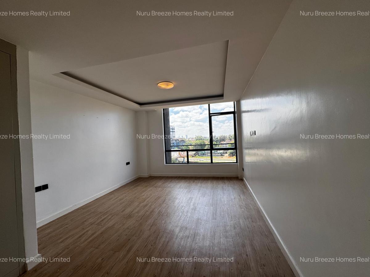 2 Bed Apartment with En Suite in Brookside - 4