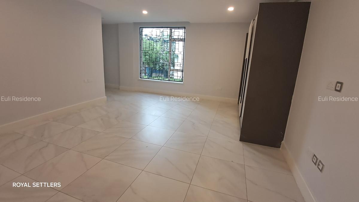 2 Bed Apartment with En Suite at Terrace Close - 11