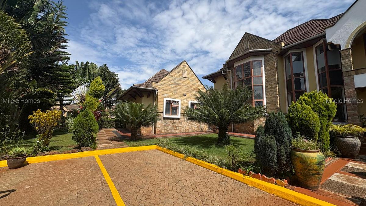 5 Bed Villa with En Suite at Mimosa - 18