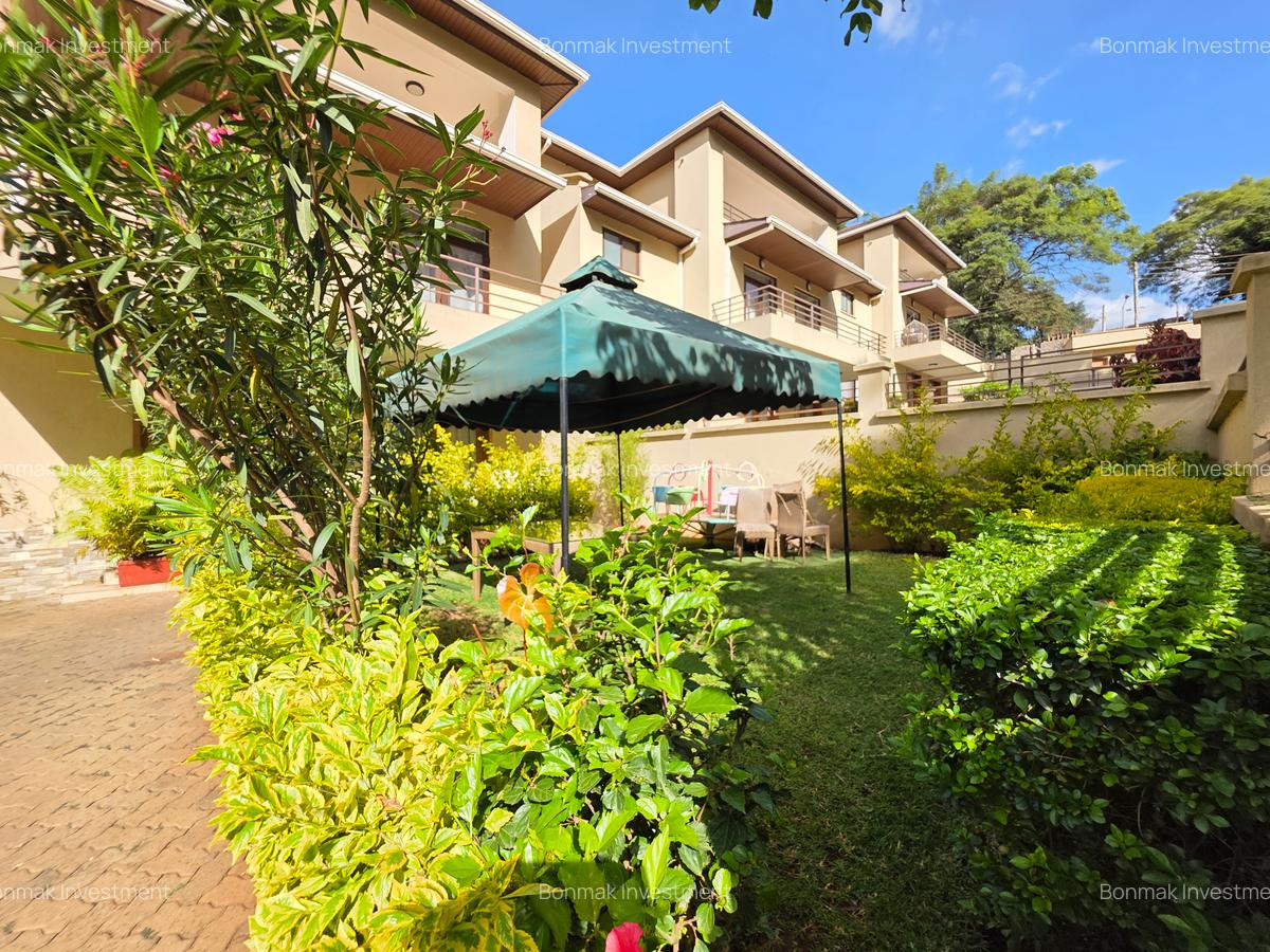 5 Bed Townhouse with En Suite at Lavington Green. - 7