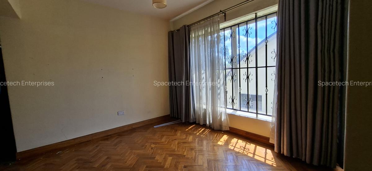 5 Bed Townhouse with En Suite in Spring Valley - 9