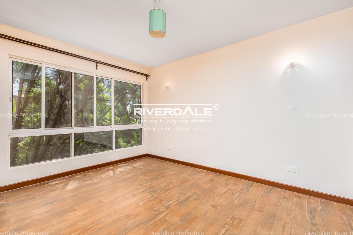 4 Bed Apartment with En Suite in Westlands Area - 16