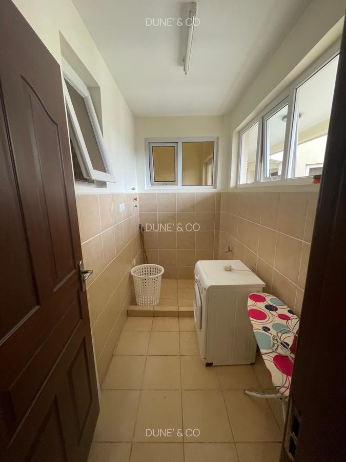 Serviced 2 Bed Apartment with En Suite in Brookside - 16