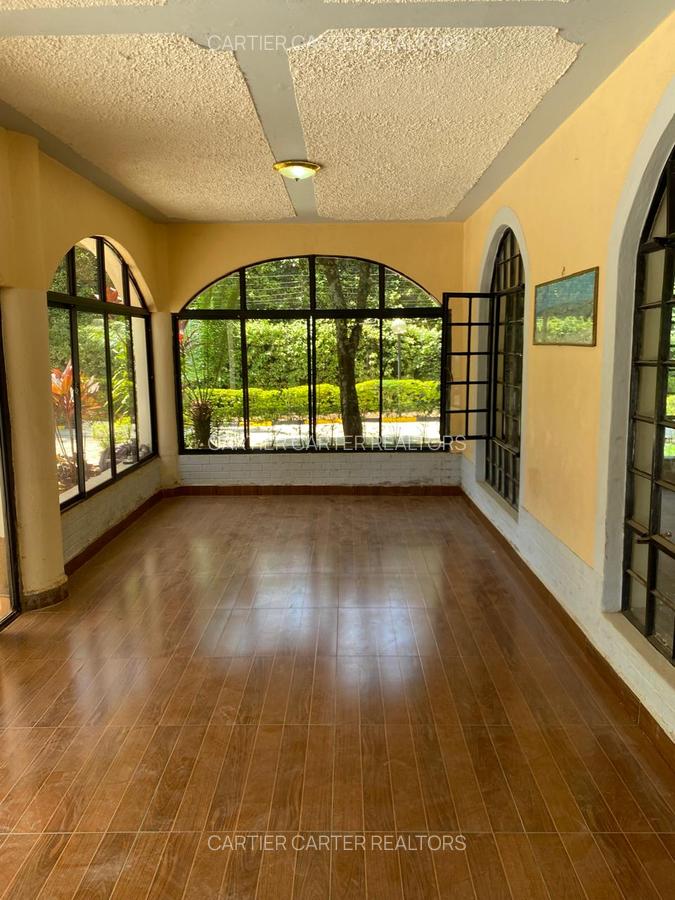 4 Bed House with En Suite in Ridgeways - 10