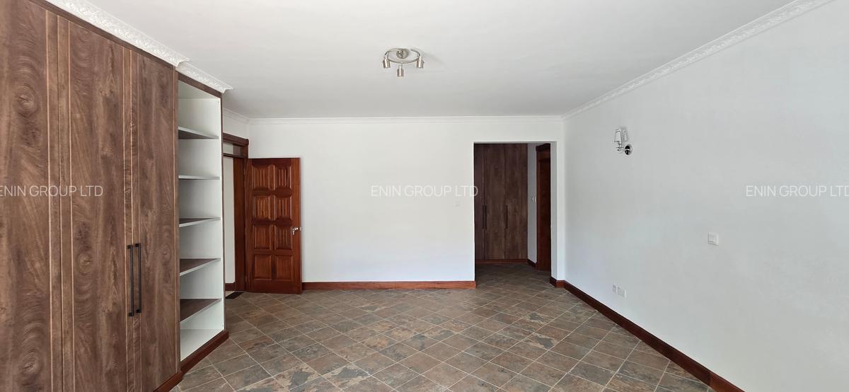 5 Bed Townhouse with En Suite at Lone Tree - 8