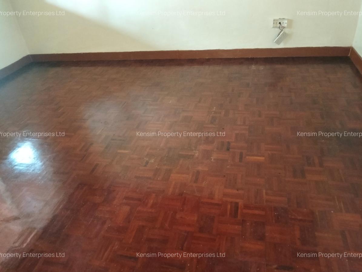 4 Bed House with En Suite in Loresho - 4