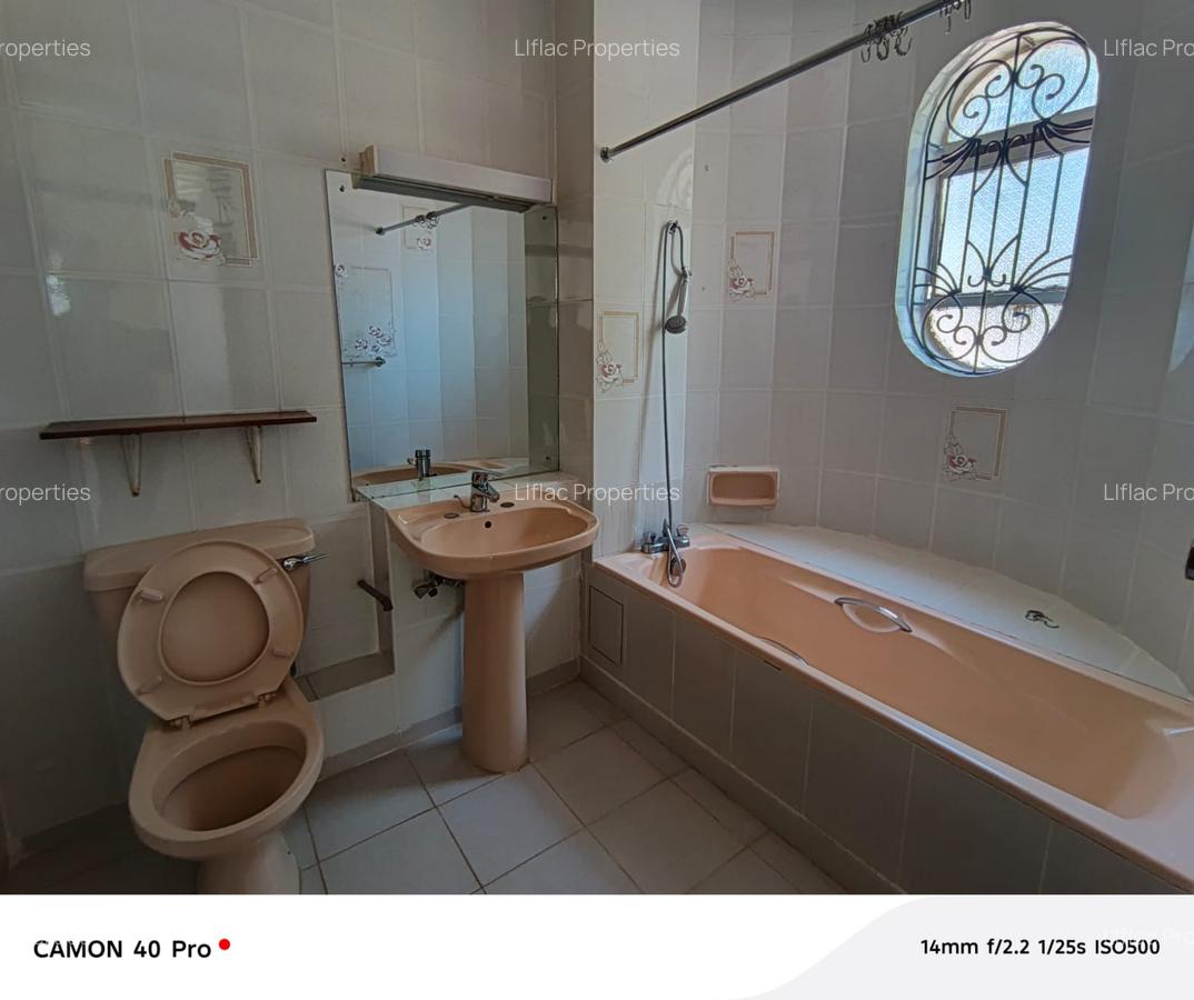 5 Bed House with En Suite in Nyari - 8