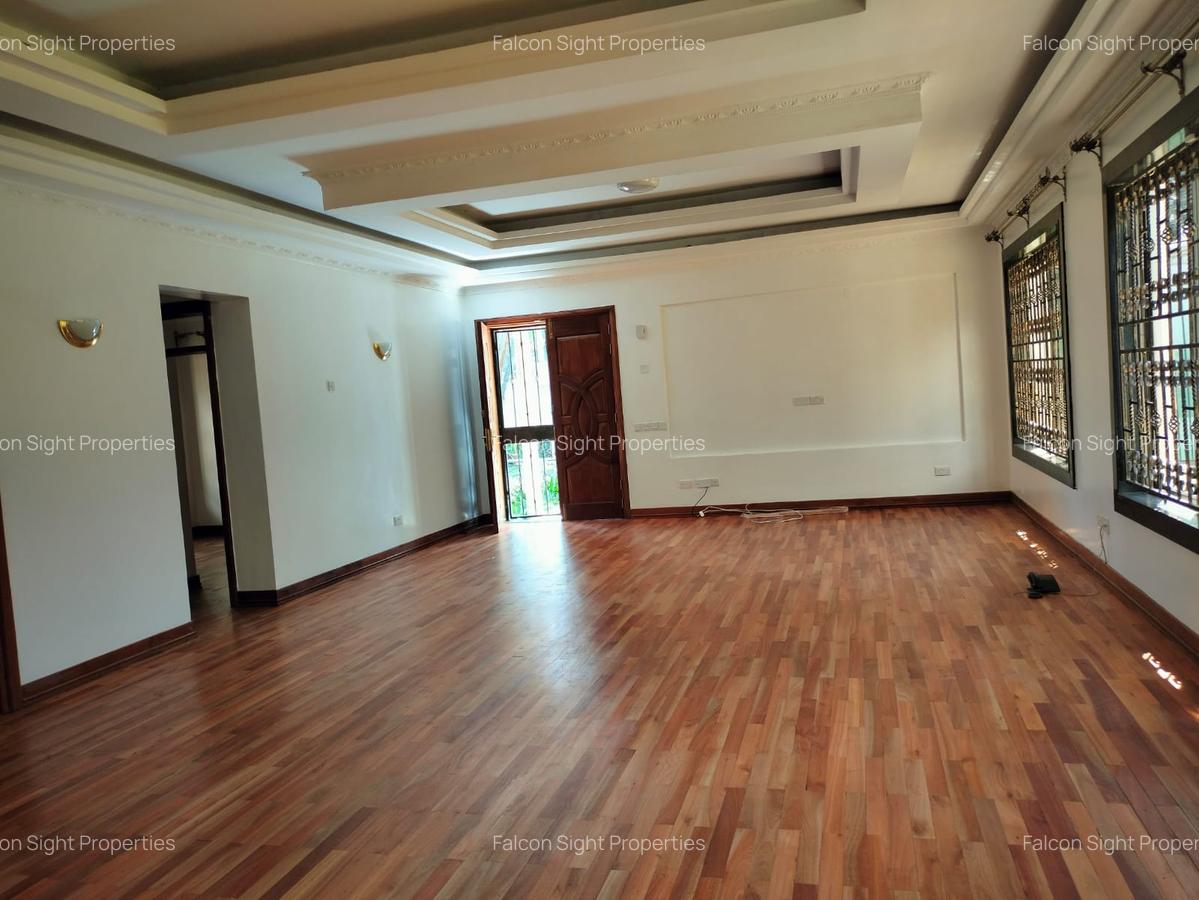 5 Bed Townhouse with Garden at Easy Access To Peponi Road - 15