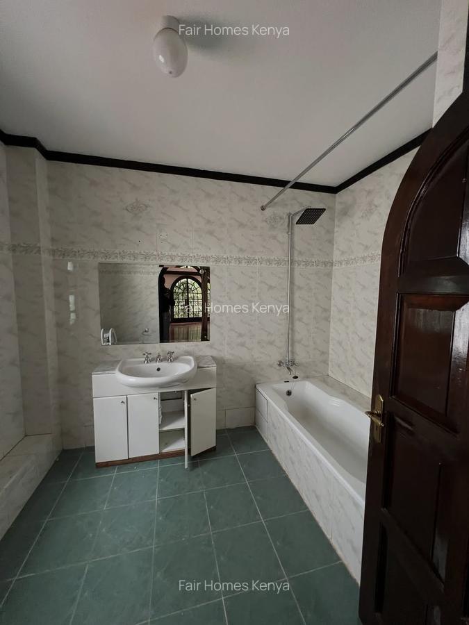 4 Bed Townhouse with En Suite at Riverside Drive - 2