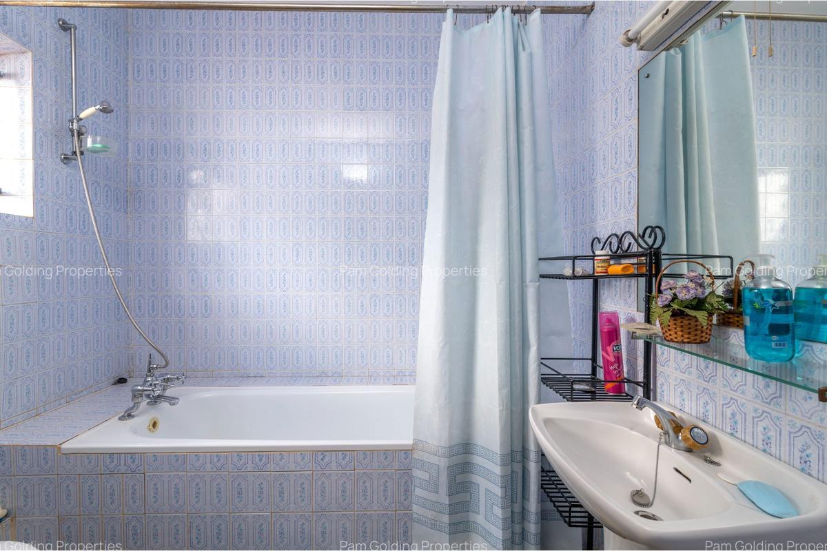 4 Bed Townhouse with En Suite in Loresho - 13