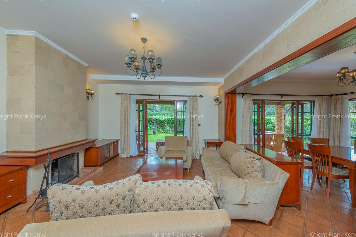 3 Bed House with En Suite in Ridgeways - 2