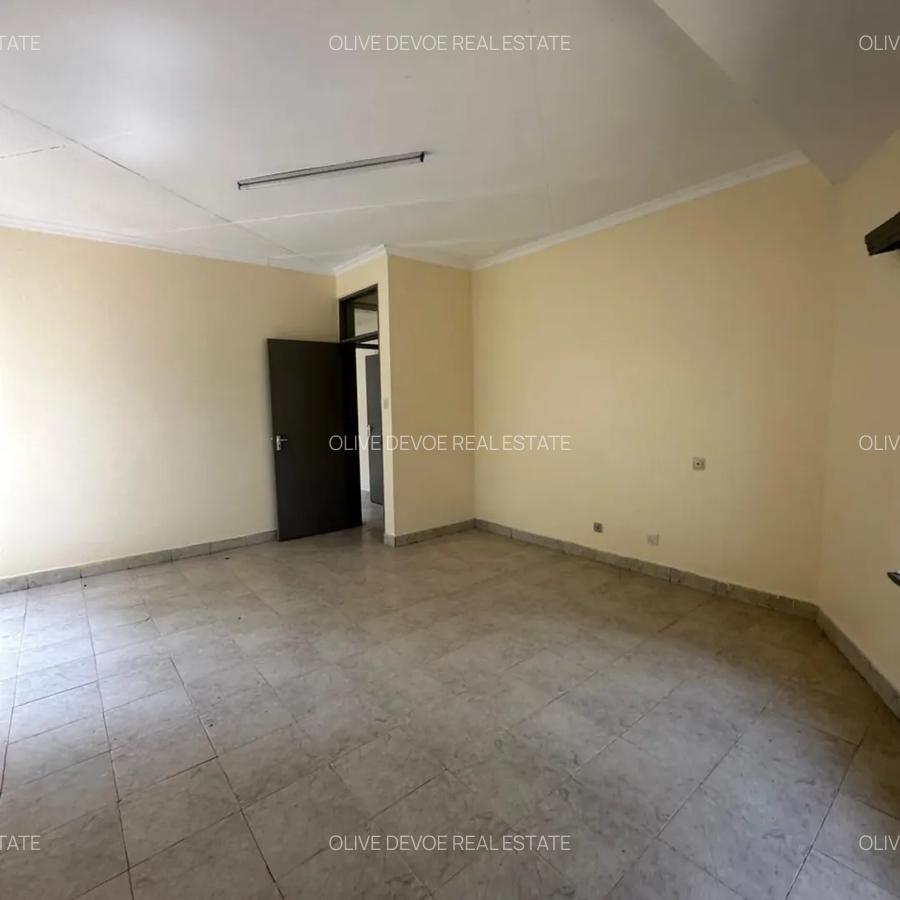 Commercial Property with Parking in State House - 12