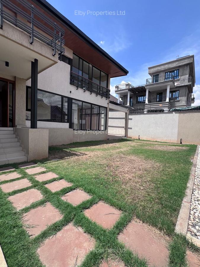 4 Bed House with En Suite in Membley - 18