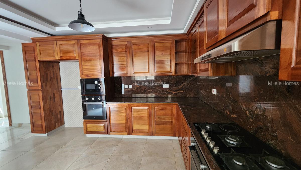5 Bed Townhouse with En Suite at Njumbi Road - 7
