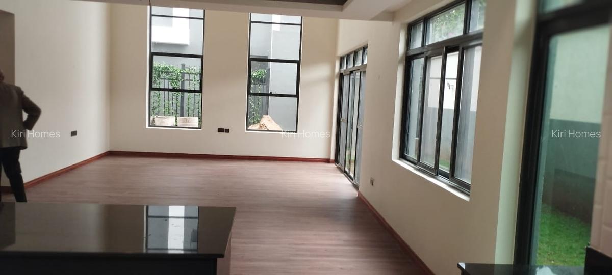 5 Bed Townhouse with En Suite in Lavington - 12