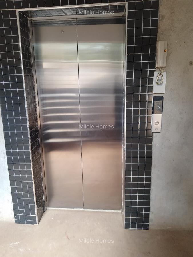 Serviced 2 Bed Apartment with En Suite in Garden Estate - 14