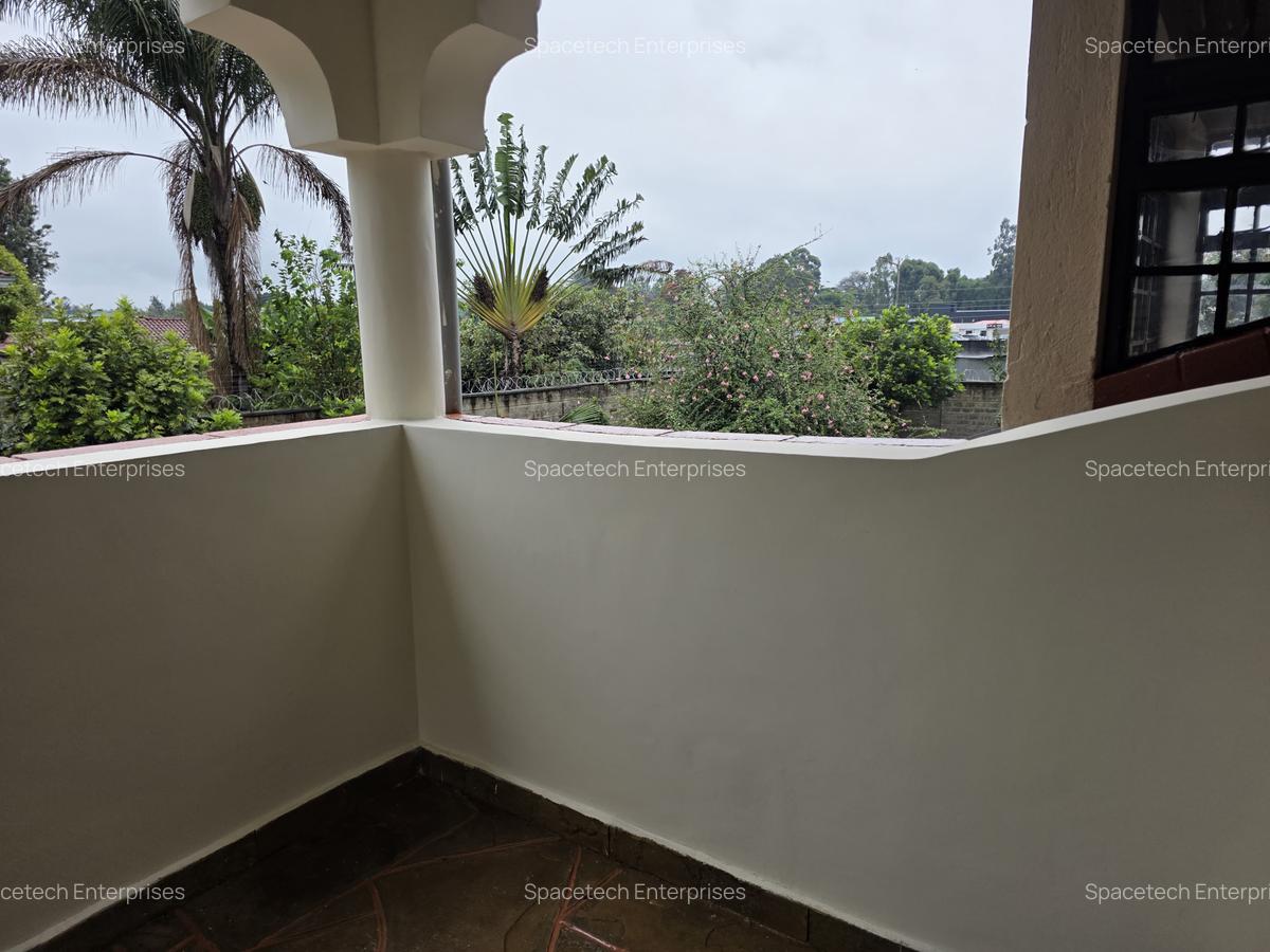 6 Bed House with En Suite in Runda - 12