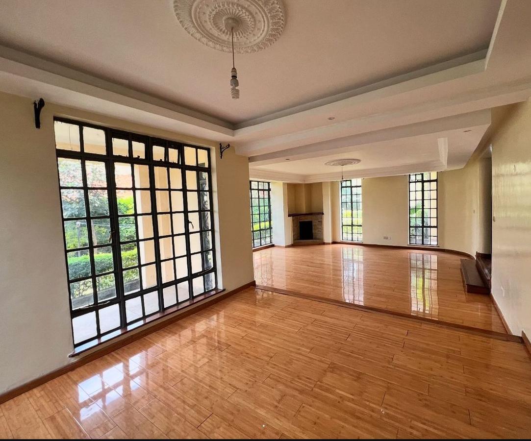 5 Bed House with En Suite in Lavington - 2